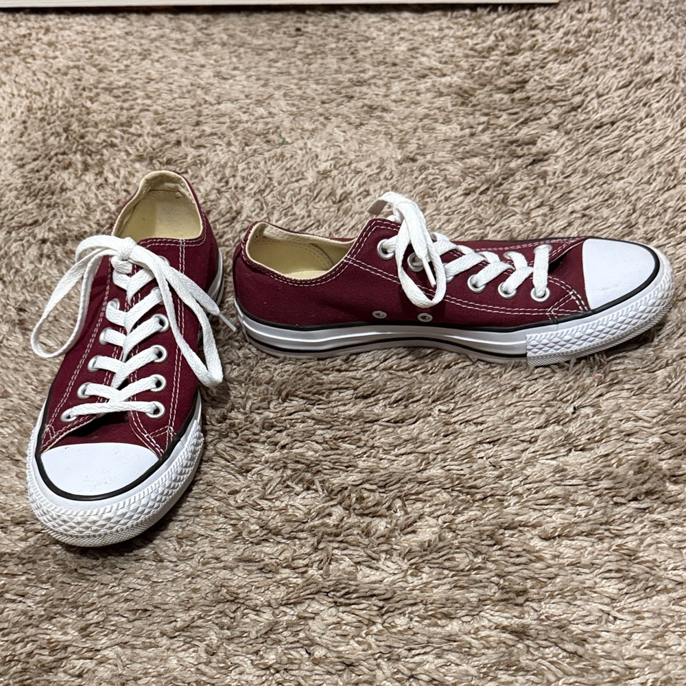 Converse Burgundy Sneakers